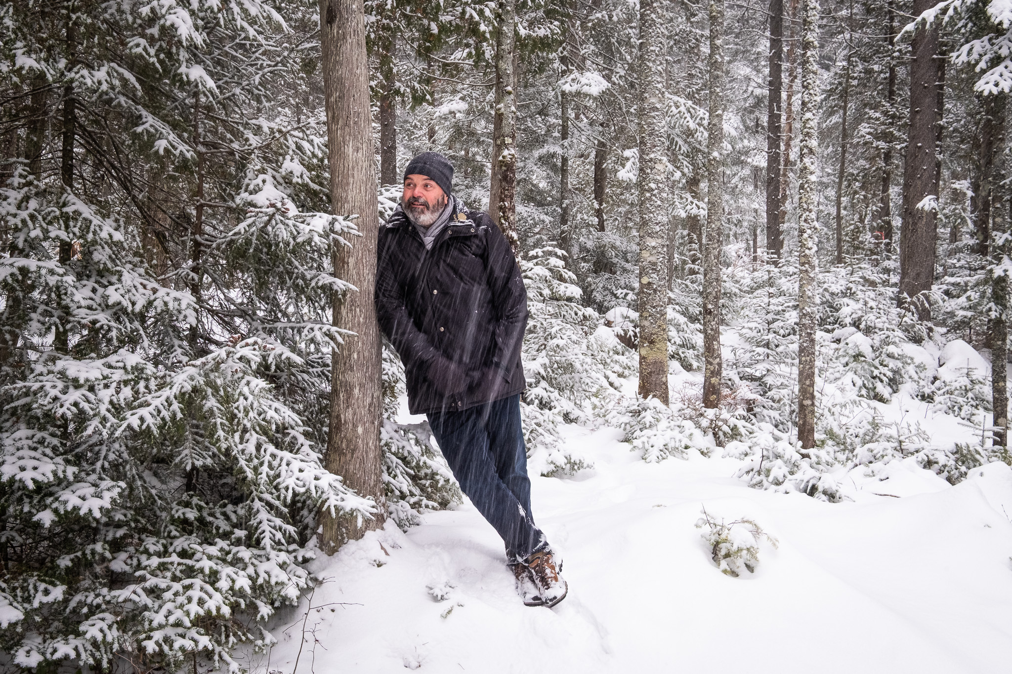 Maxime Tremblay dans une forêt d’hiver, entrepreneur montréalais et fondateur de Casserole.pro.